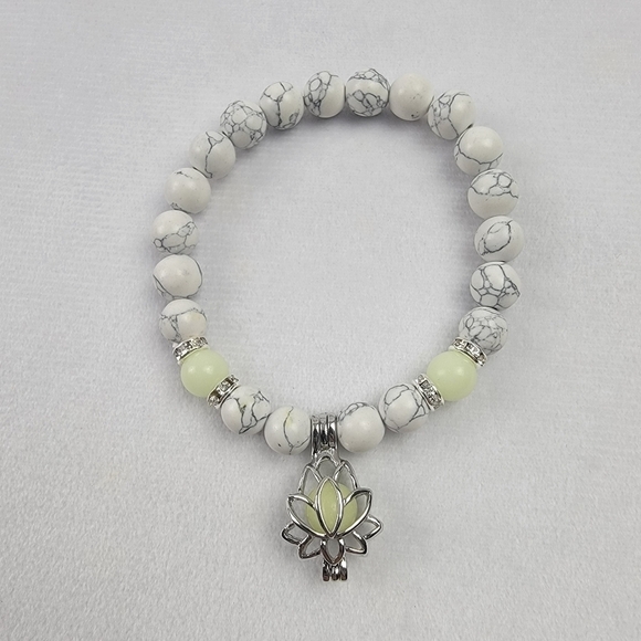 NWT natural stone luminous glow in the dark lotus flower strech charm bracelet - Picture 4 of 6